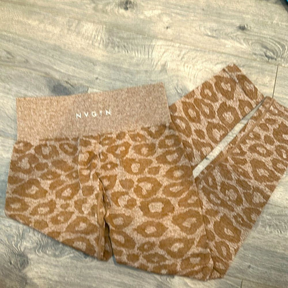 NVGTN Giraffe, print leggings. 🤎🤍